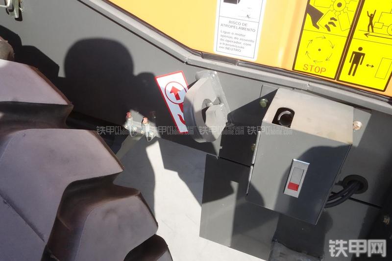 英轩重工YX636装载机展会( )