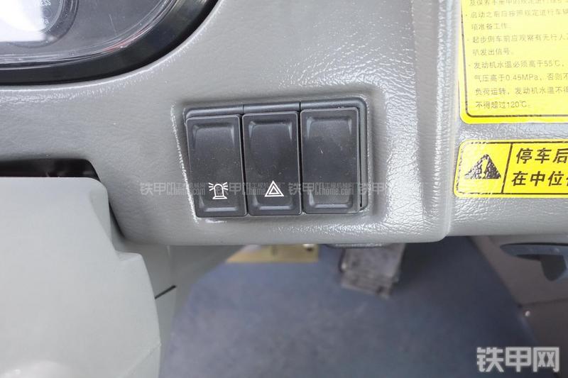 英轩重工YX635装载机展会( )