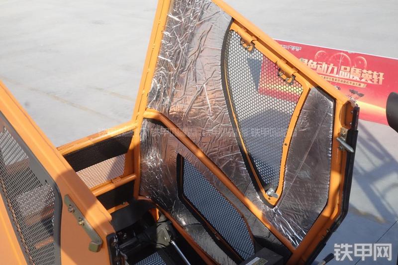 英轩重工YX635装载机展会( )