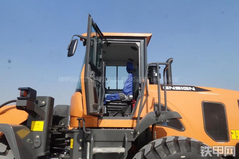 英轩重工YX656装载机展会( )