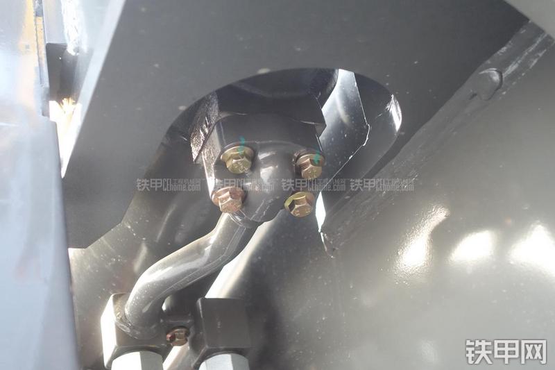 英轩重工YX635装载机展会( )