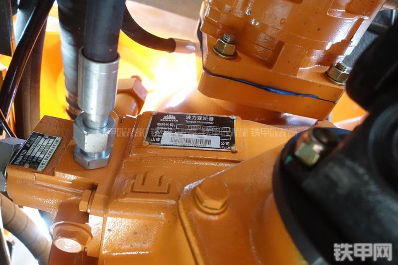 英轩重工YX635装载机展会( )