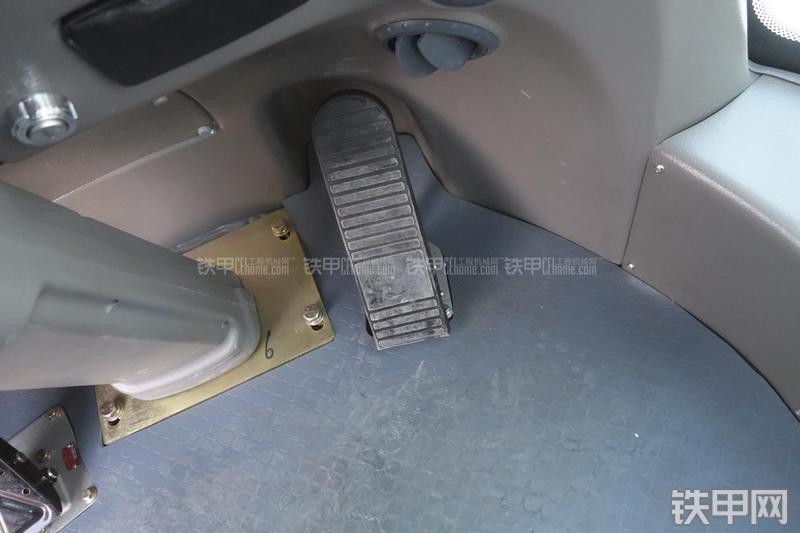 英轩重工YX635装载机展会( )