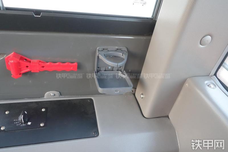 英轩重工YX635装载机展会( )