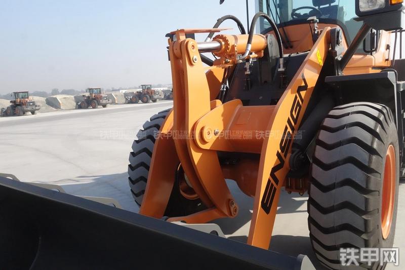 英轩重工YX636装载机展会( )