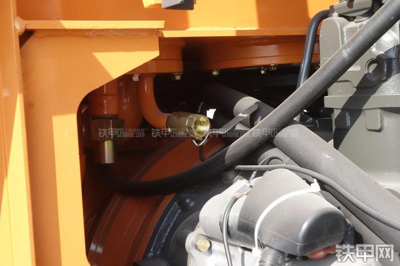 英轩重工YX636装载机展会( )