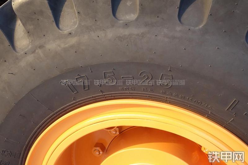 英轩重工YX635装载机展会( )