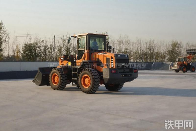 英轩重工YX635装载机展会( )