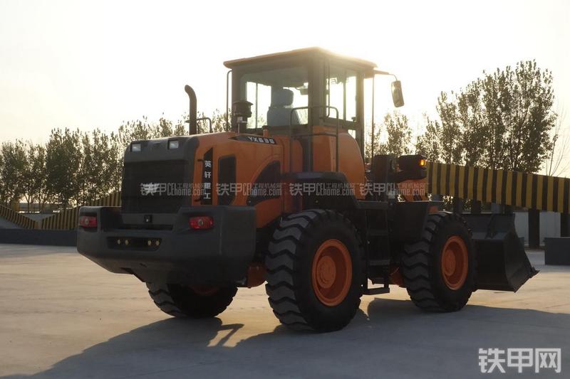 英轩重工YX635装载机展会( )