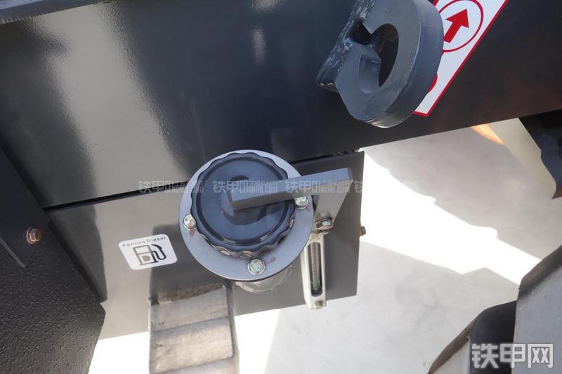 英轩重工YX636装载机展会( )