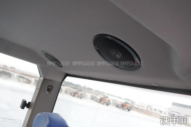 英轩重工YX635装载机展会( )