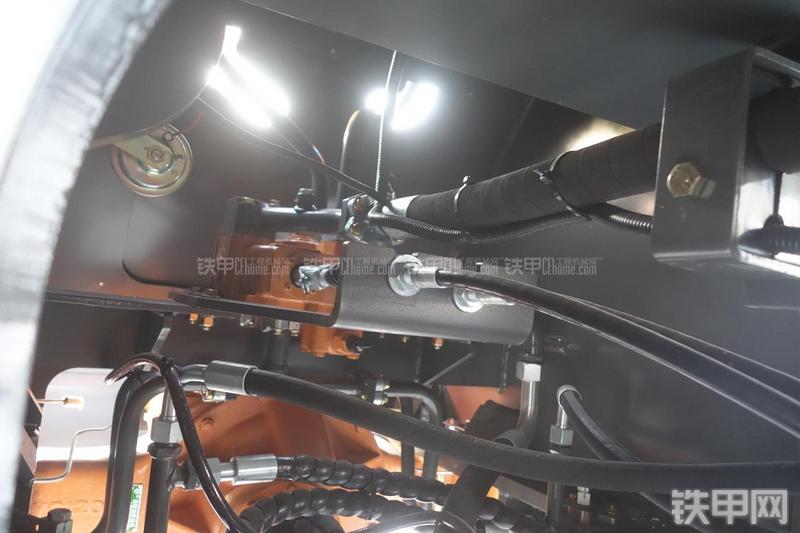 英轩重工YX635装载机展会( )