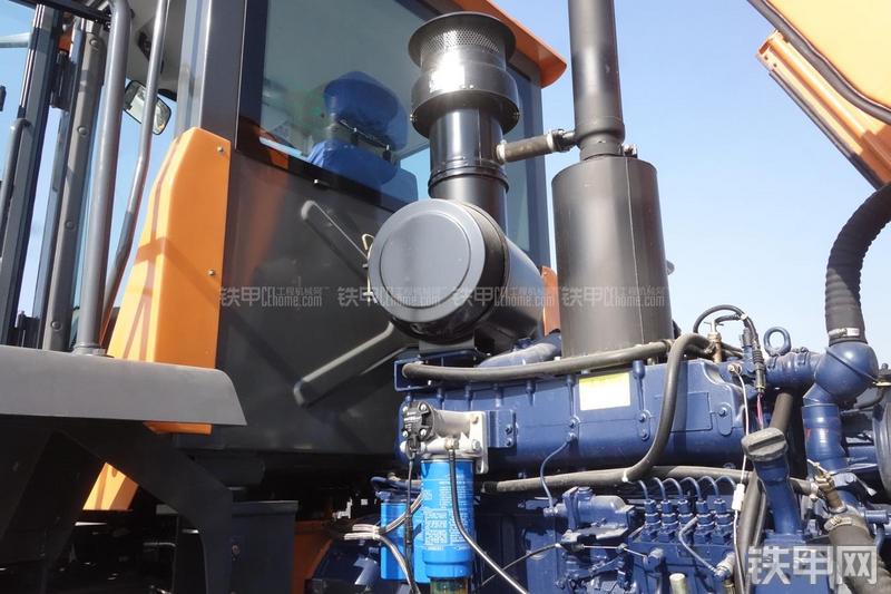 英轩重工YX656装载机展会( )