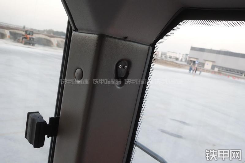 英轩重工YX635装载机展会( )