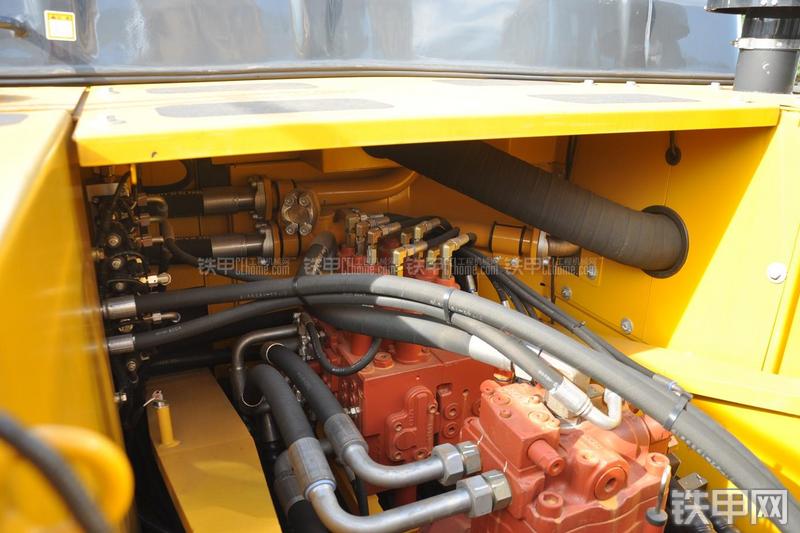 柳工CLG933E挖掘机局部