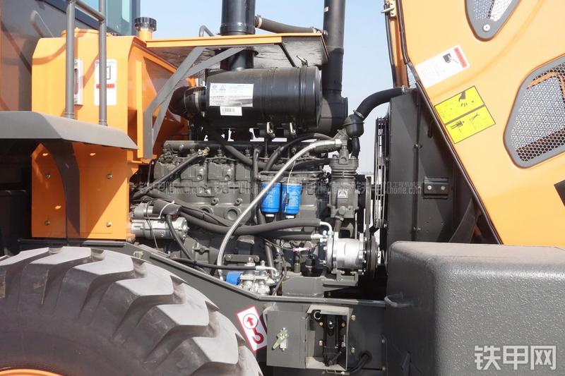 英轩重工YX636装载机展会( )