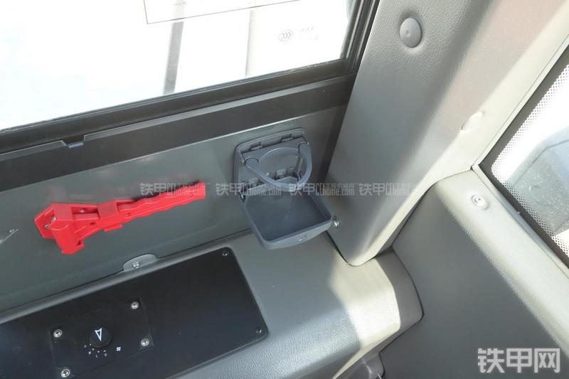 英轩重工YX656装载机展会( )