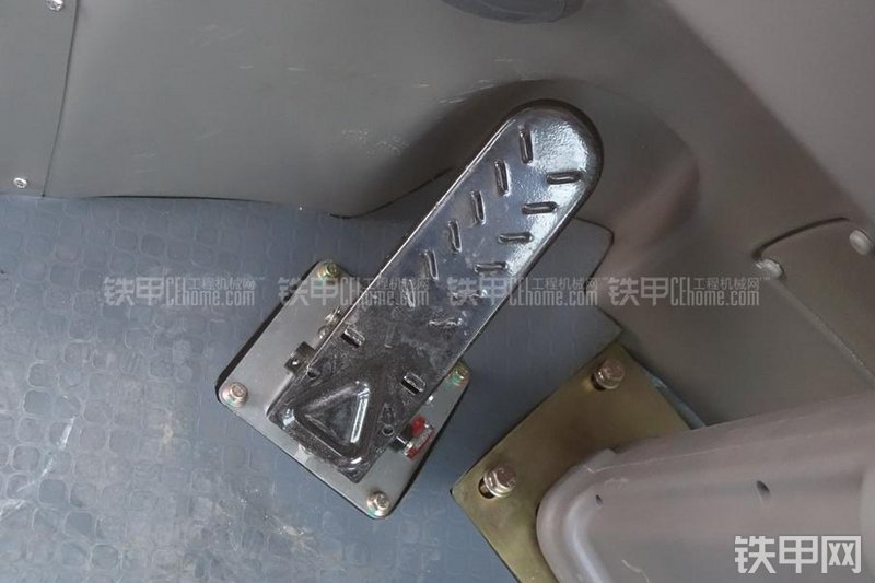 英轩重工YX635装载机展会( )