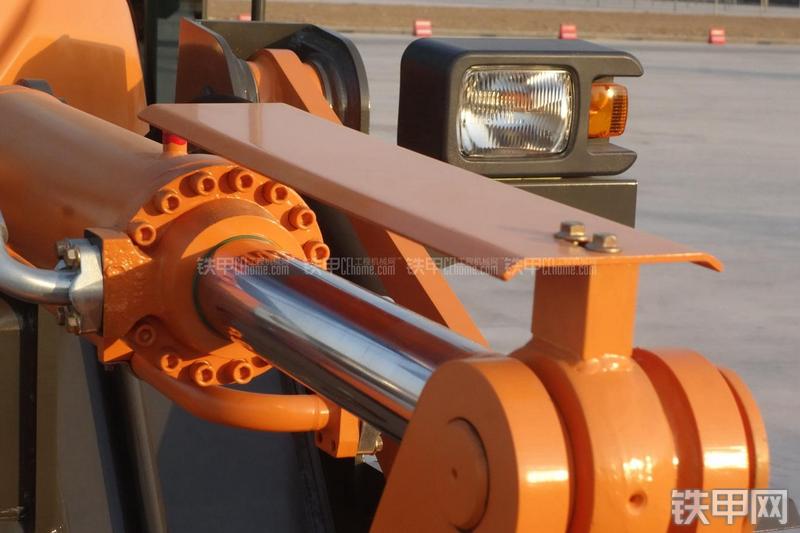 英轩重工YX635装载机展会( )