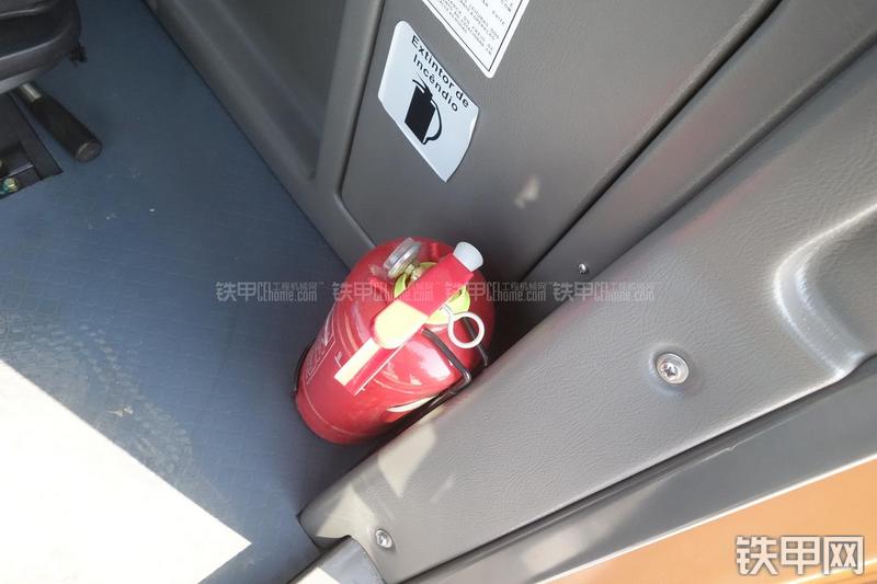 英轩重工YX636装载机展会( )