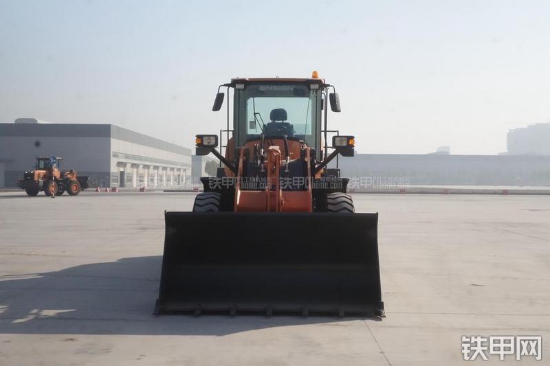 英轩重工YX636装载机展会( )