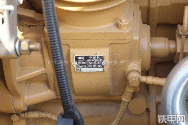 英轩重工YX635装载机展会( )
