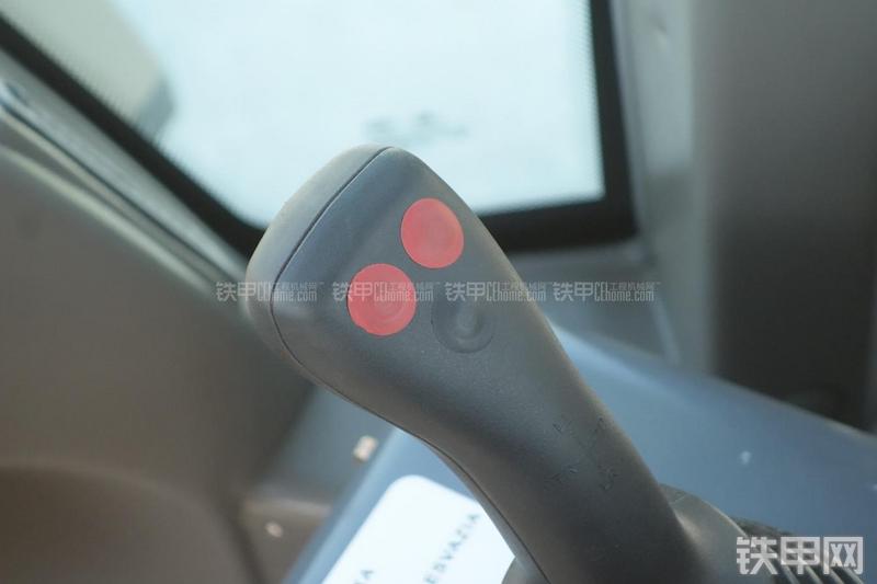 英轩重工YX636装载机展会( )