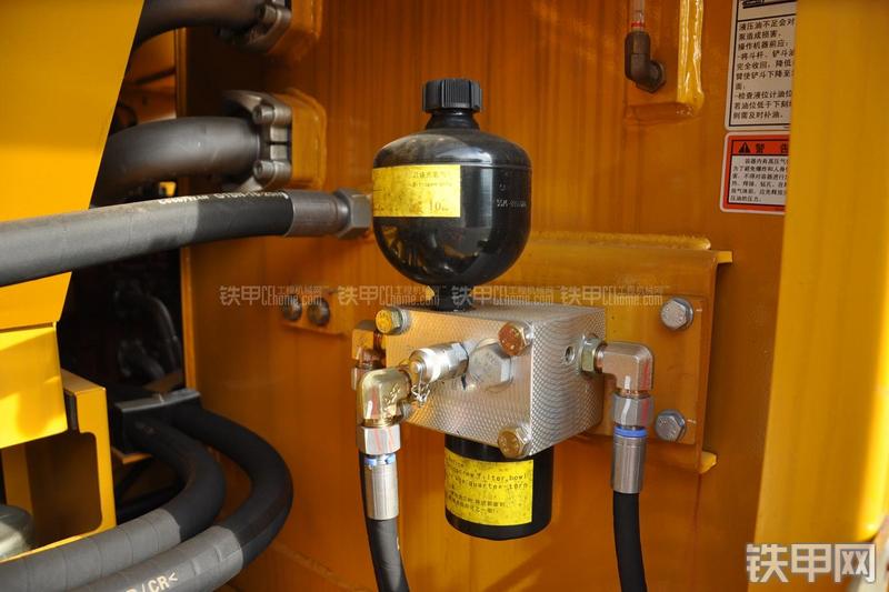 柳工CLG933E挖掘机局部