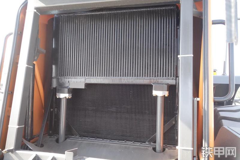 英轩重工YX656装载机展会( )