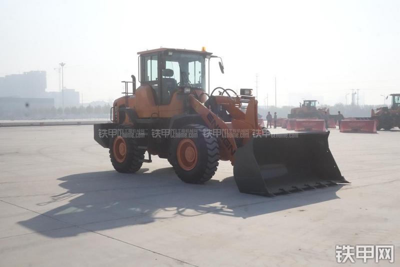 英轩重工YX636装载机展会( )