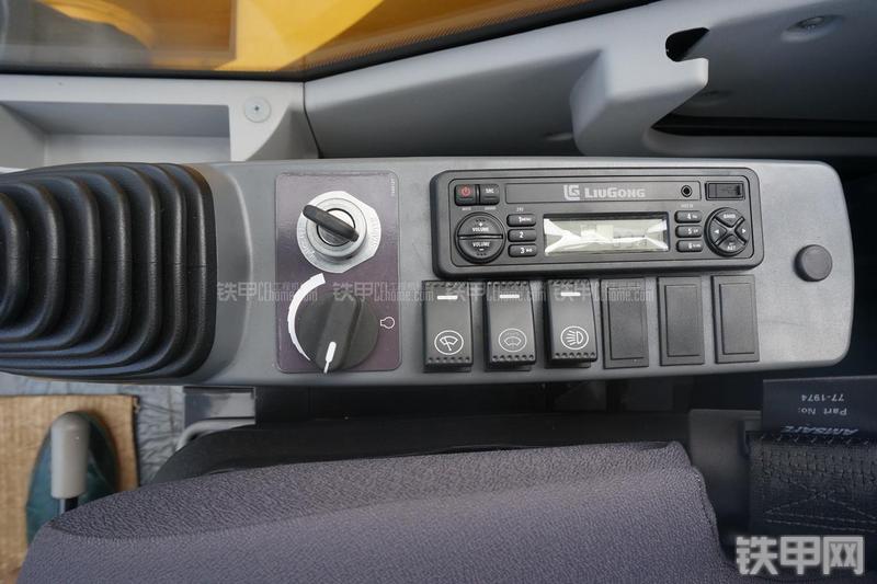 柳工CLG933E挖掘机局部