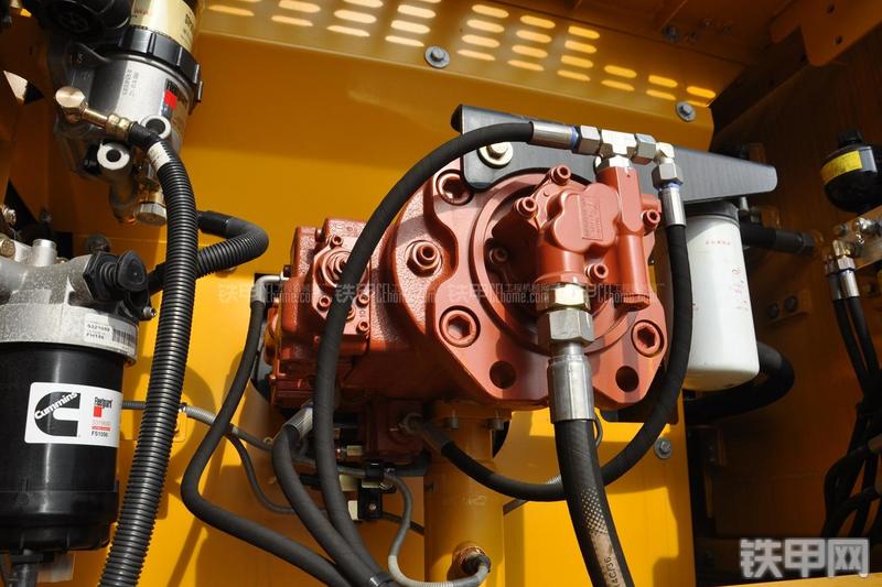 柳工CLG933E挖掘机局部