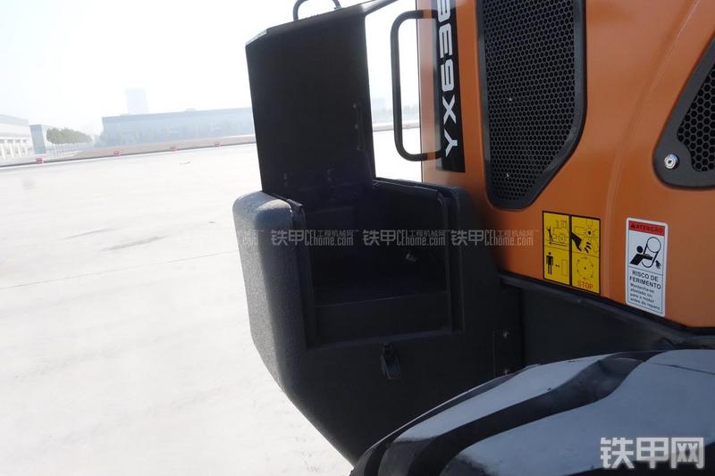 英轩重工YX636装载机展会( )