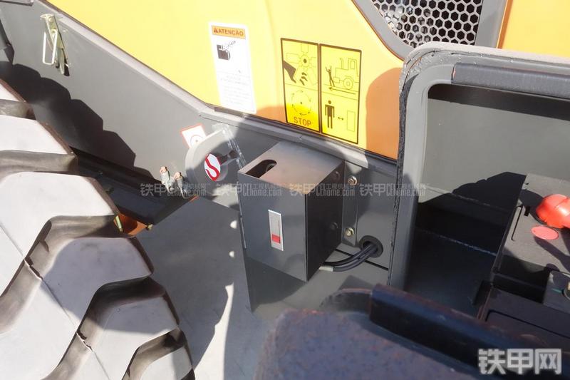 英轩重工YX636装载机展会( )