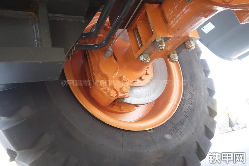 英轩重工YX635装载机展会( )