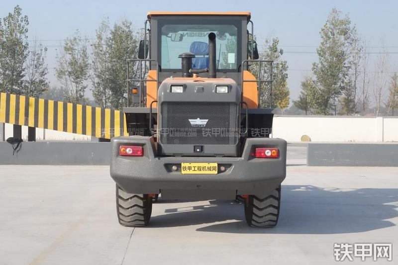 英轩重工YX636装载机展会( )