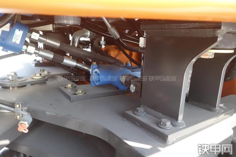 英轩重工YX636装载机展会( )