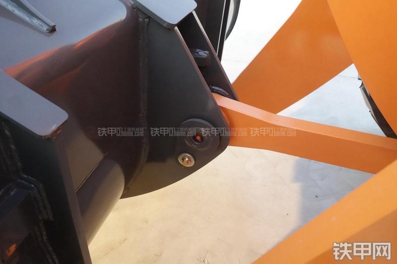 英轩重工YX635装载机展会( )