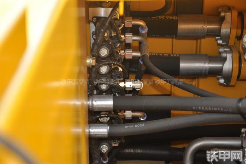 柳工CLG933E挖掘机局部