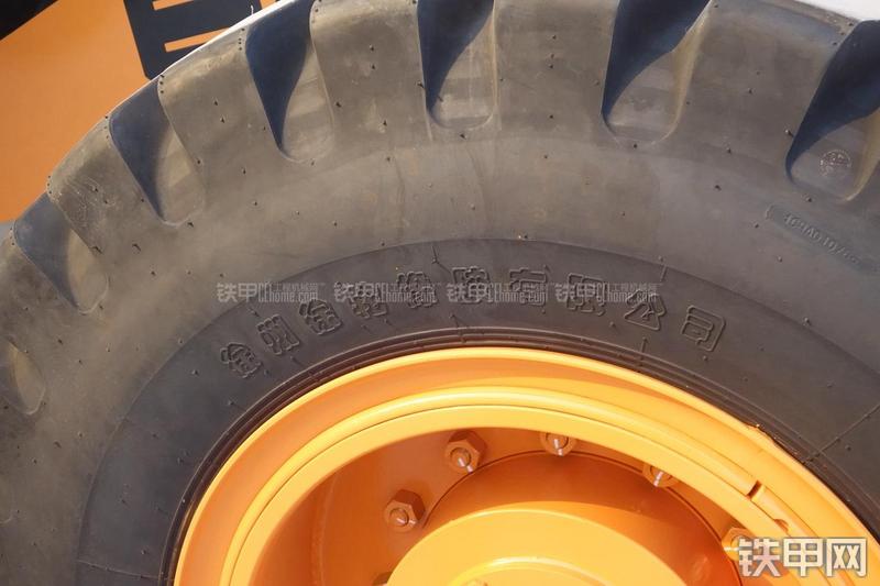 英轩重工YX635装载机展会( )