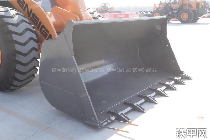 英轩重工YX656装载机展会( )