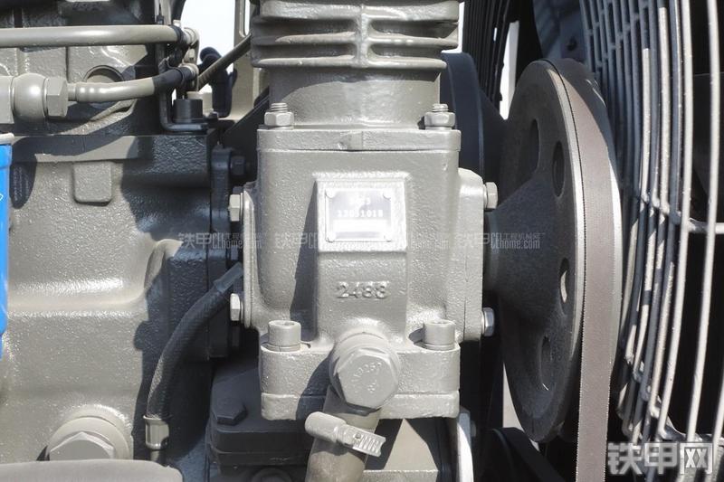 英轩重工YX636装载机展会( )