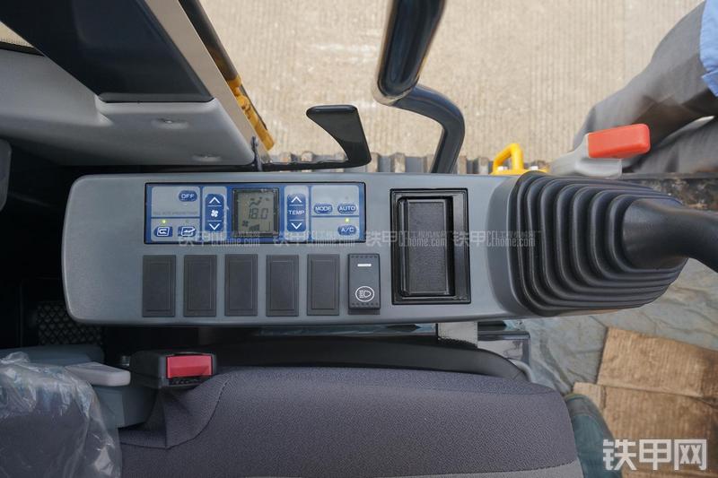 柳工CLG933E挖掘机局部