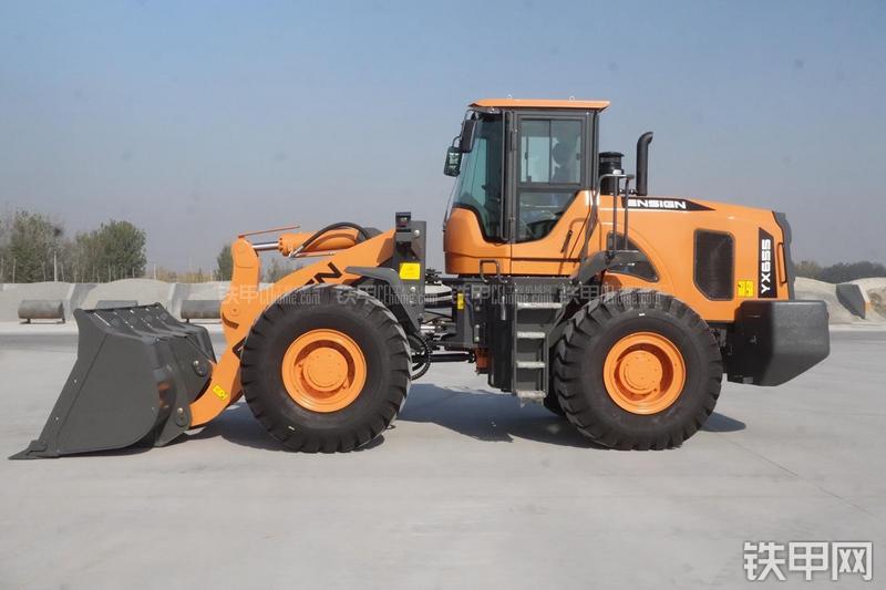 英轩重工YX656装载机展会( )