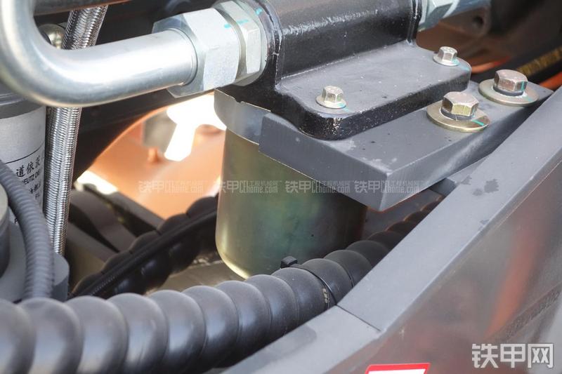 英轩重工YX636装载机展会( )