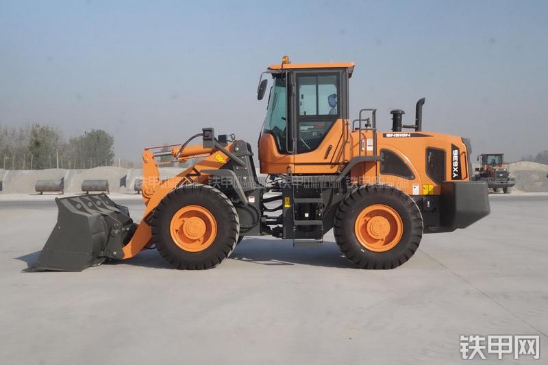 英轩重工YX636装载机展会( )