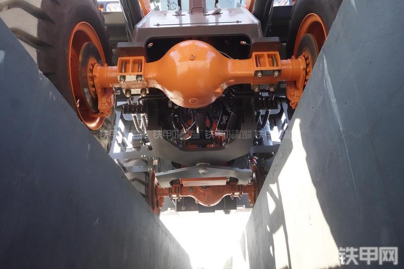 英轩重工YX635装载机展会( )