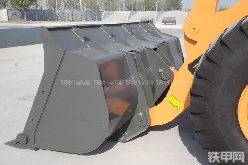 英轩重工YX656装载机展会( )