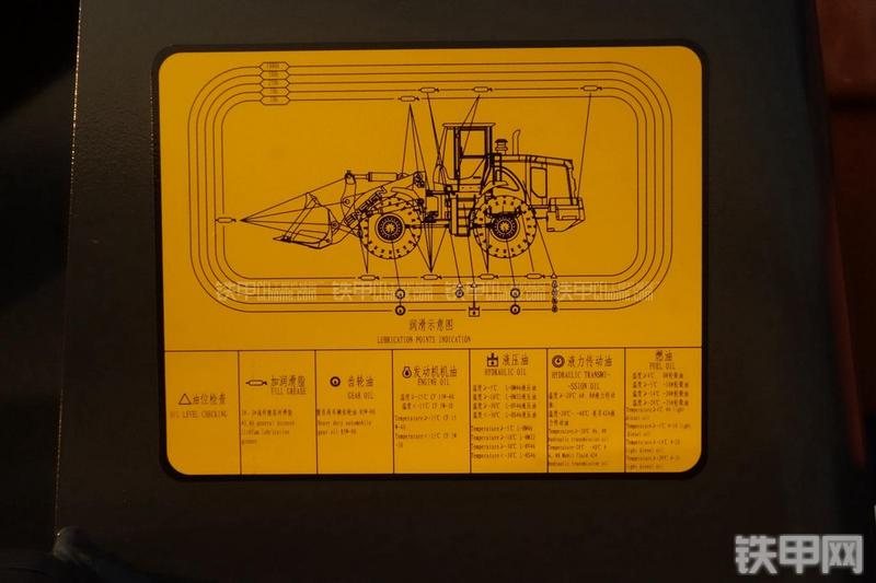 英轩重工YX635装载机展会( )