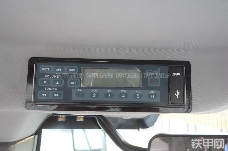 英轩重工YX635装载机展会( )